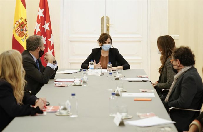 La presidenta de la Comunidad de Madrid, Isabel Díaz Ayuso, se reúne con familias de niños que asisten a centros de Educación Especial