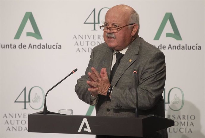 El consejero de Salud y Familias, Jesús Aguirre, durante la rueda de prensa posterior a la reunión del Consejo de Gobierno, foto de archivo