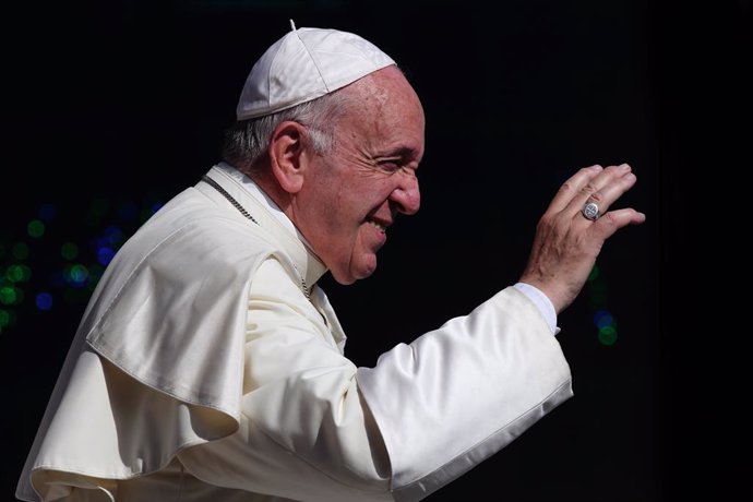 El Papa Francisco dirigiendo su audiencia general de los miércoles en la Plaza de San Pedro. Foto del 26 de junio de 2019