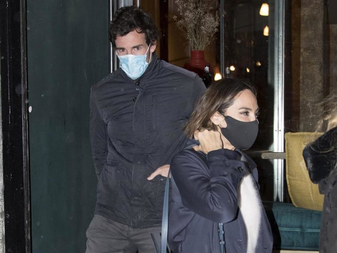 Tamara Falcó e Íñigo Onieva han disfrutado de una divertida cena con amigos por el centro de la capital