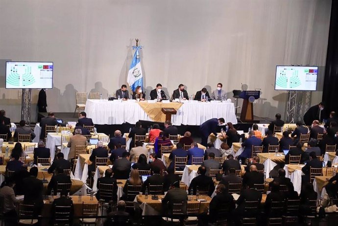 Los diputados de Guatemala celebran una sesión en el Teatro Nacional