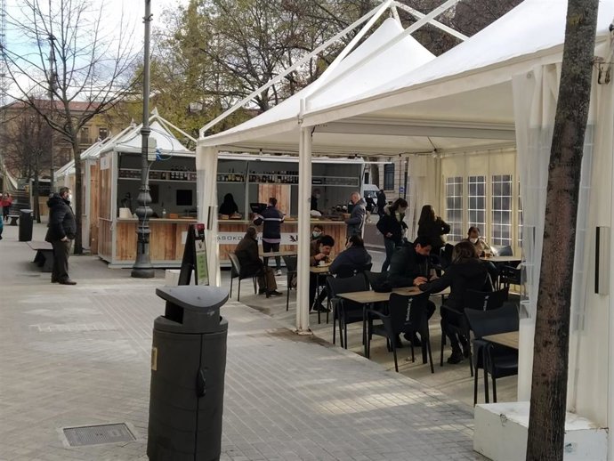 Imagen de una terraza en Pamplona en el día en que se reabre la hostelería.