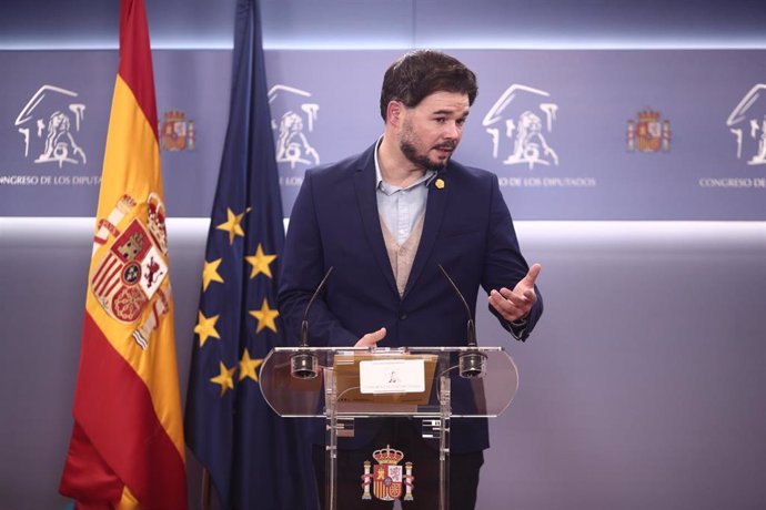 El portavoz de ERC en el Congreso, Gabriel Rufián, interviene en una rueda de prensa posterior a la Comisión de Presupuestos en el Congreso de los Diputados, en Madrid, (España), a 24 de noviembre de 2020. 