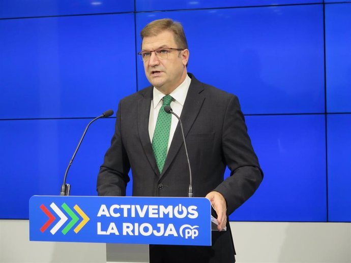 El secretario general del PP, Alberto Bretón, en comparecencia de prensa