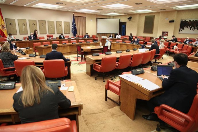 Vista general de los asistentes a la Comisión de Presupuestos en el Congreso de los Diputados, en Madrid, (España), a 26 de noviembre de 2020. Esta es la tercera sesión en la que la Comisión continuará con el debate y votación del proyecto de Presupuest