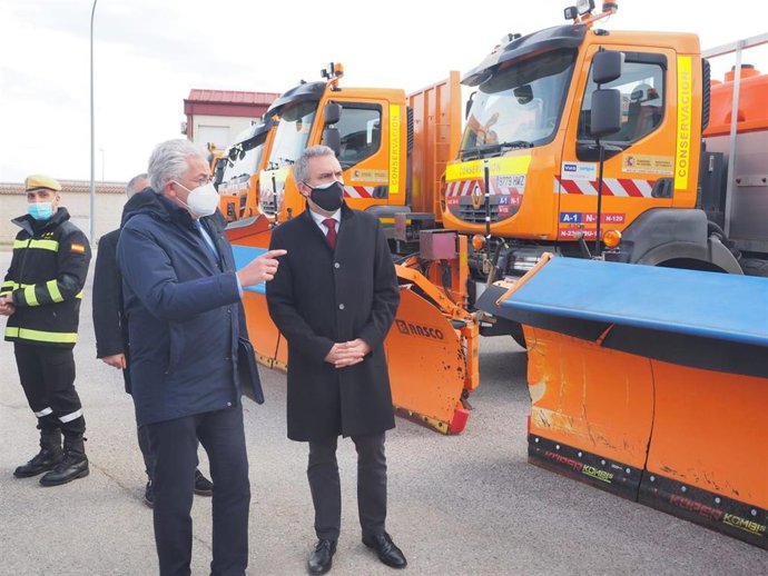 Izquierdo en la visita al centro de Villagonzalo Pedernales (Burgos).