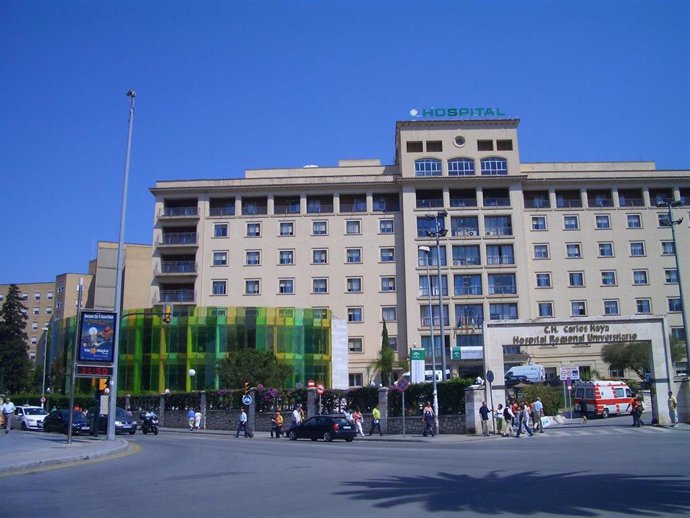 Fachada Del Hospital Carlos Haya De Málaga