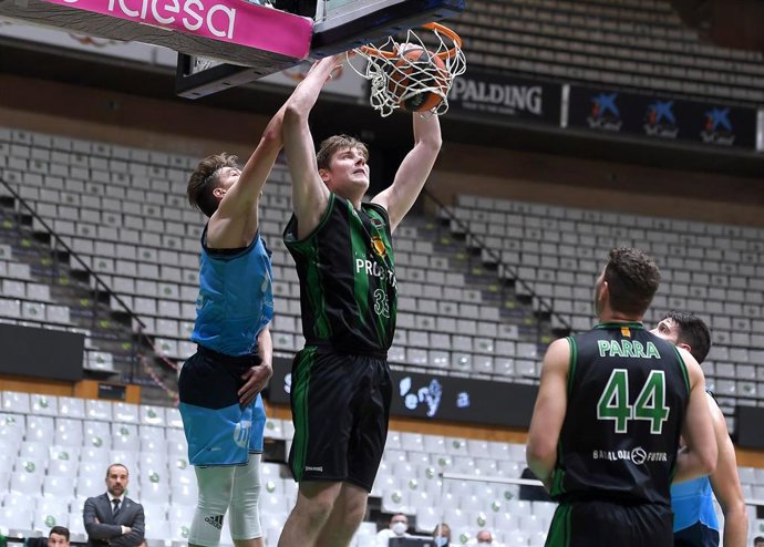 Simon Birgander en el Joventut - Estudiantes
