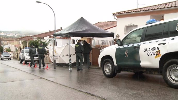 Agentes de la UCO vuelven a registrar la vivienda del detenido por la muerte de Manuela Chavero