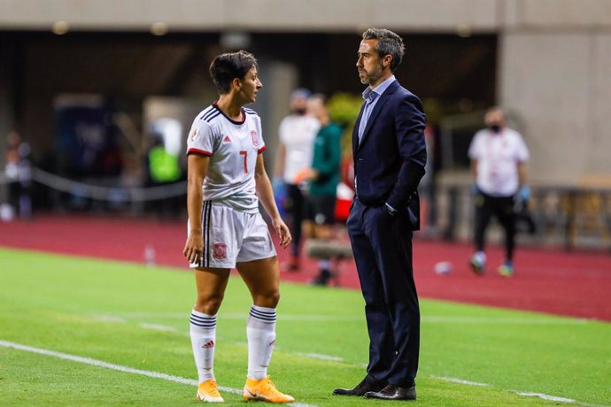 Marta Corredera of Spain Team and Jorge Vilda, head coach of Spain Team, during qualifying phase of Euro 2022 womens , football match played between Spain Team and  Czech Republic Team at La Cartuja Olympic  Stadium on October 23, 2020 in Sevilla, Spai