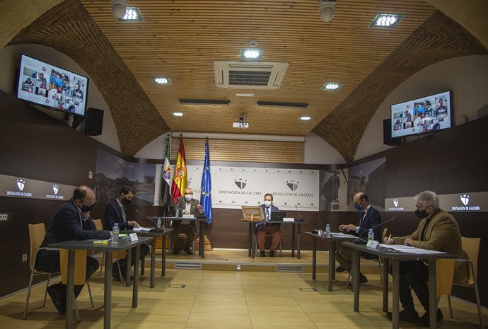 Nota Audios Fotos Pleno Diputación Cáceres