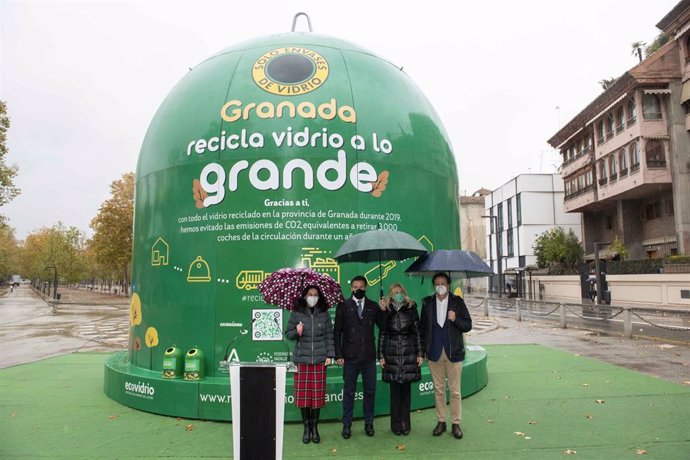 Instalación del contenedor más grande del mundo en Granada