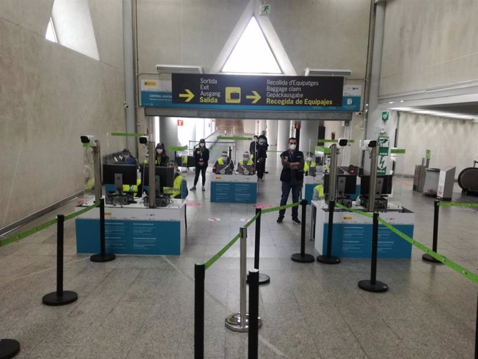 Control de pasajeros internacionales en el aeropuerto de Palma.