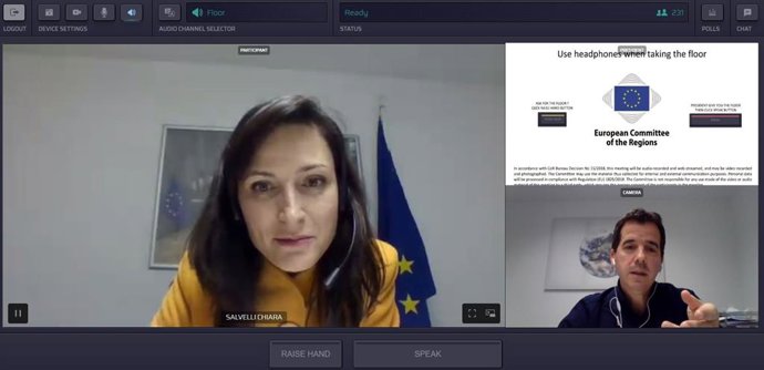 La comisaria Mariya Gabriel, responsable de Innovación, Investigación, Cultura, Educación y Juventud en la Comisión Europea, y Mikel Irujo, director general de Acción Exterior del Gobierno de Navarra, en la reunión