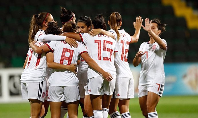 La selección española femenina de fútbol celebra uno de sus goles ante Moldavia