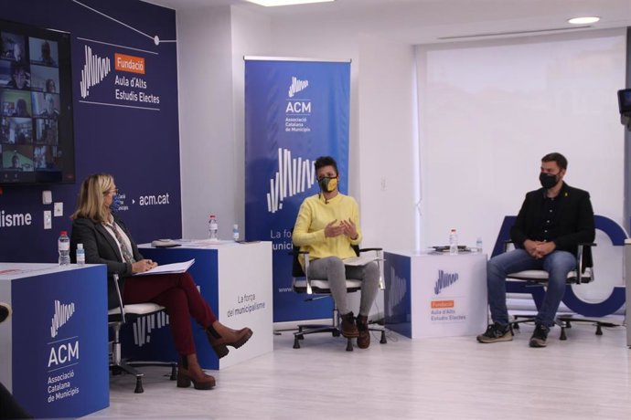 Joana Ortega (ACM) participa en una jornada municipalista sobre la ocupación ilegal de viviendas organizada por la propia ACM