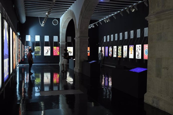La exposición 'Coronacrisis y cultura: propuestas de creadores' en la Nau de la UV
