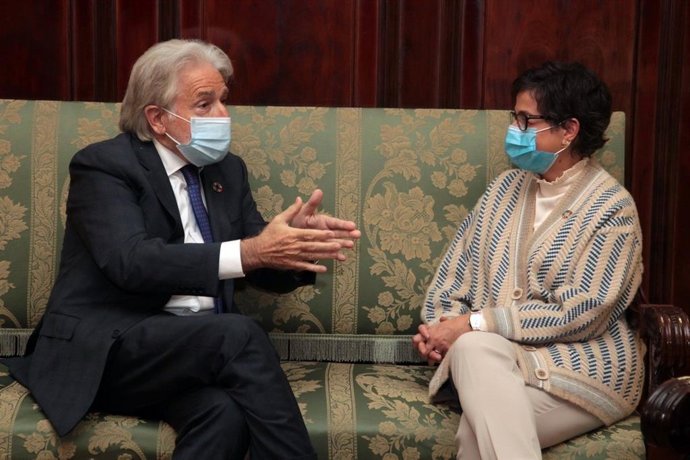 El presidente de Foment del Treball, Josep Sánchez Llibre, y la ministra de Asuntos Exteriores, Arancha González Laya