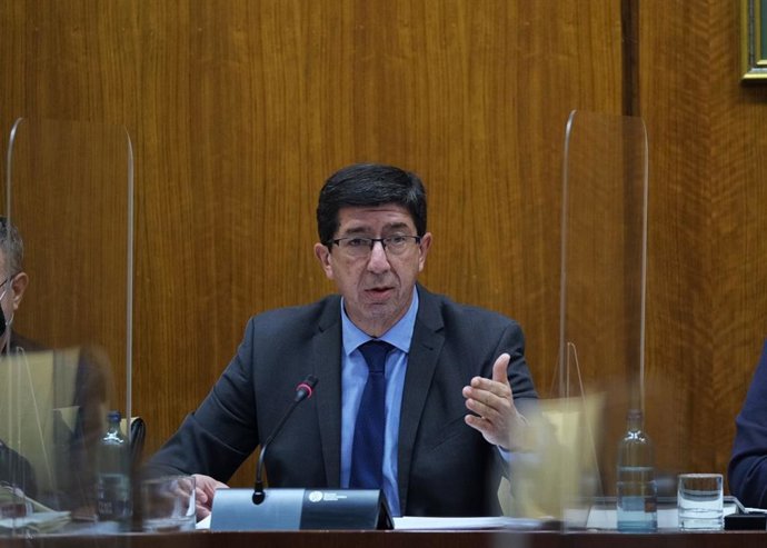 El vicepresidente de la Junta y consejero de Turismo, Regeneración, Justicia y Administración Local, Juan Marín, en comisión parlamentaria
