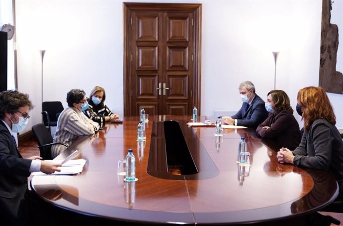 Reunión este jueves de la ministra Arancha González Laya con la alcaldesa de Barcelona y otros concejales del ayuntamiento