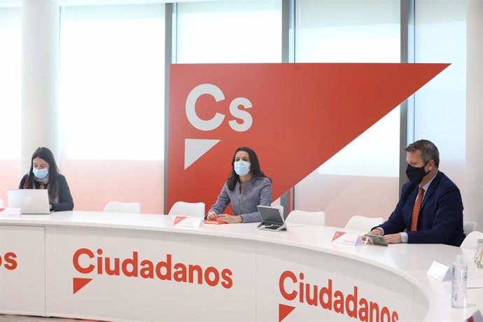 La presidenta de Ciudadanos, Inés Arrimadas, en una reunión del Comité Permanente en la sede del partido.