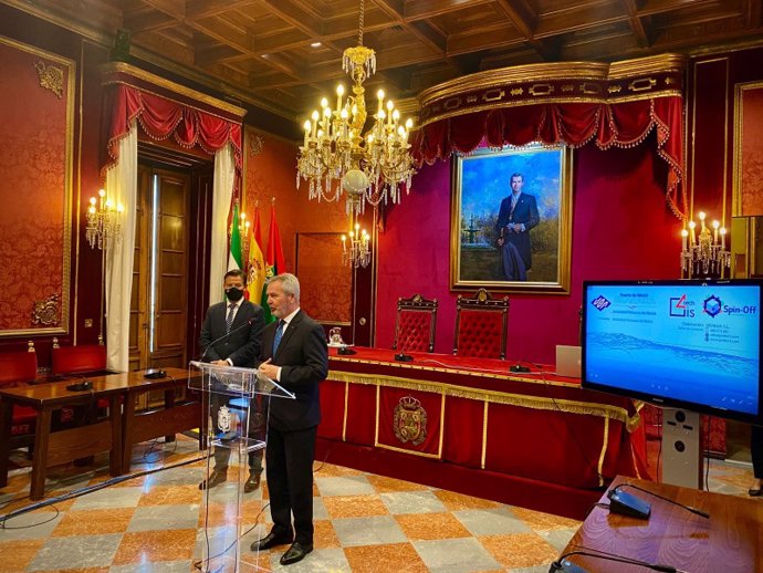 El alcalde de Granada, Luis Salvador, y el presidente de la Autoridad Portuaria de Motril, José García Fuentes