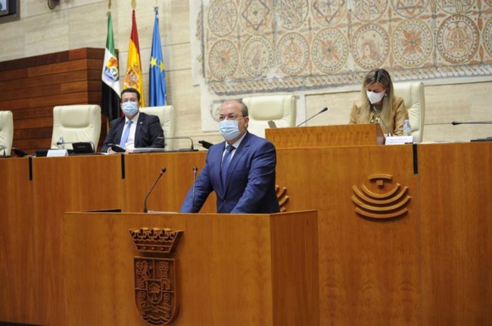 El presidente del PP de Extremadura, José Antonio Monago, en el pleno de la Asamblea