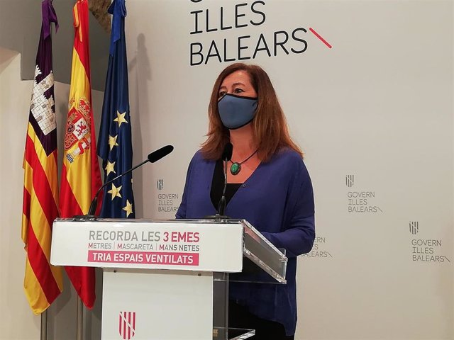 La presidenta del Govern, Francina Armengol, anuncia un nuevo sistema de niveles de alerta sanitaria en Baleares, en rueda de prensa en el Consolat de Mar.