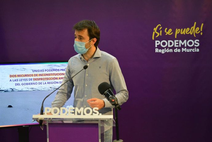 El coordinador autonómico de Podemos en la Región de Murcia, Javier Sánchez Serna