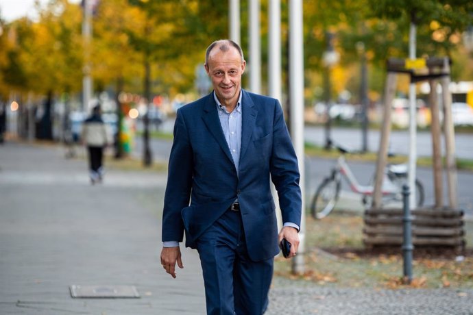 25 October 2020, Berlin: German lawyer and candidate for the Christian Democratic Union (CDU) chairmanship Friedrich Merz arrives to attend the consultations of the CDU leadership about the planned party conference for the election of the CDU chairperso