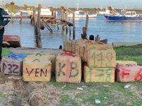 Cuatro detenidos tras descargar 960 kilos de hachís de una embarcación en Punta Umbría (Huelva)