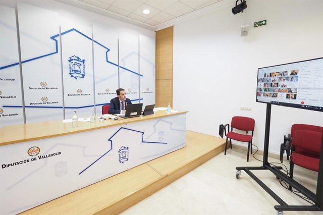 Conrado Íscar preside el Pleno celebrado de forma telemática.