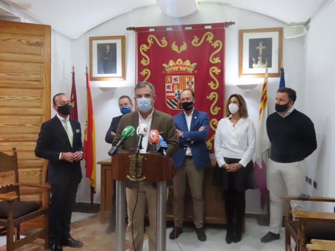 Senadores y diputados murcianos son recibidos por el alcalde de Abanilla, José Antonio Blasco, para mantener un encuentro de trabajo en el que ha participado el alcalde de Orihuela