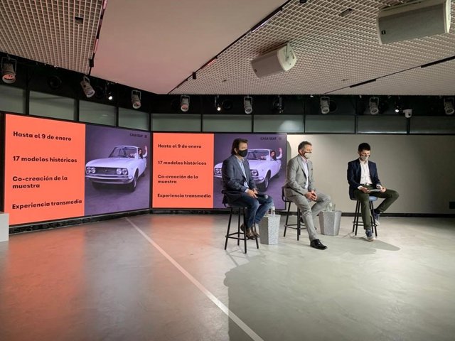 Casa Seat presenta una exposición de coches históricos para conmemorar sus 70 años.