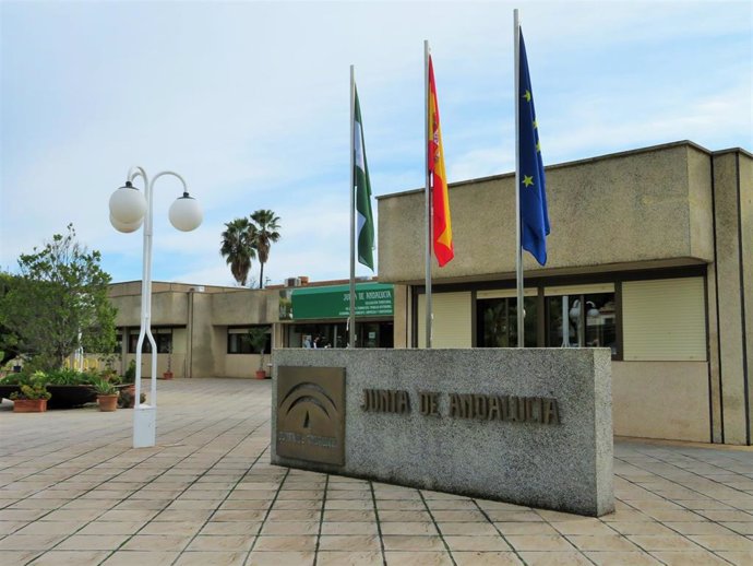 Fachada de la Delegación de Empleo en Huelva.