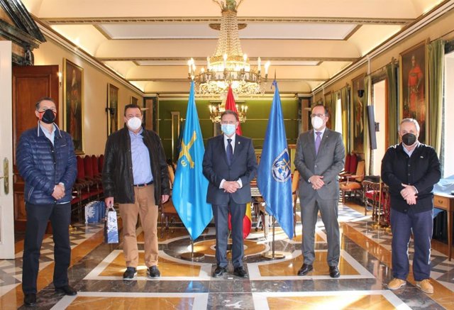 Homenaje en el Ayuntamiento de Oviedo.