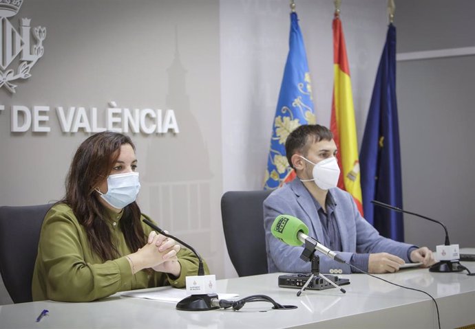 Los vicealcaldes Sandra Gómez y Sergi Campillo, en la rueda de prensa para informar de los asuntos de la Junta de Gobierno Local