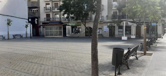 Una planza del centro de Huelva, vacía durante la cuarentena decretada en marzo.