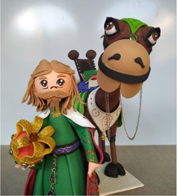 Figura de rey mago realizada con goma eva