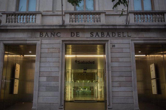 Sede histórica del Banc Sabadell en Sabadell, Barcelona, Catalunya (España), a 17 de noviembre de 2020. BBVA y Banco Sabadell confirmaron ayer que mantienen conversaciones en relación a una potencial operación de fusión entre ambas entidades, con autori