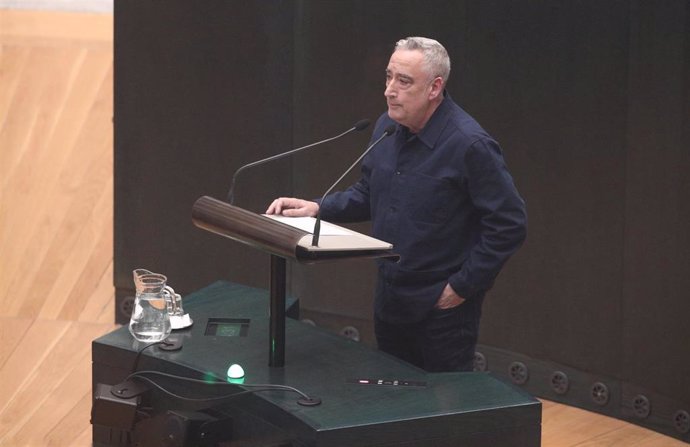 El concejal de Más Madrid, Paco Pérez, durante su intervención durante un pleno extraordinario en el Ayuntamiento de Madrid en el que se aborda el asunto del vertedero de Valdemingómez, en Madrid (España), a 10 de enero de 2020.