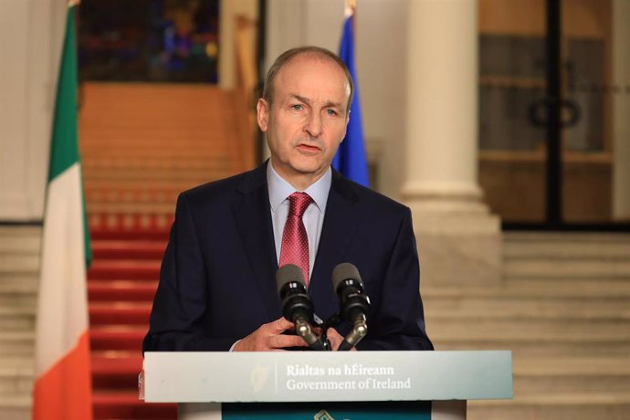 El primer ministro de Irlanda, Michael Martin, durante el anuncio de la flexibilización de las restricciones.