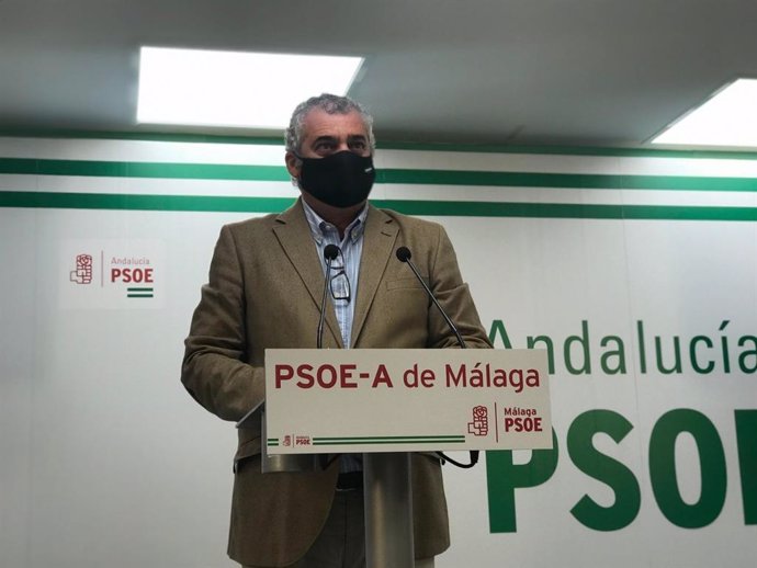 Javier Carnero, parlamentario andaluz del PSOE, en rueda de prensa