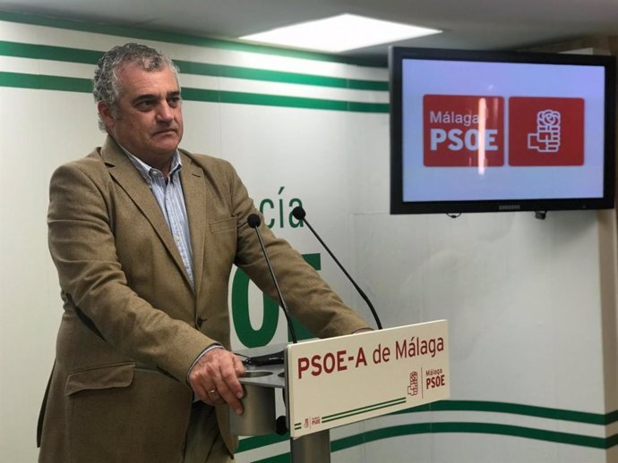 Javier Carnero, Portavoz De Economía Del Grupo Parlamentario Del PSOE, En Rueda De Prensa