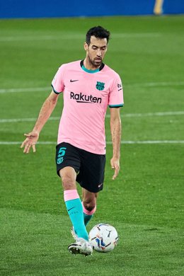 Sergio Busquets of FC Barcelona during the spanish league, LaLiga, football match played between CD Alaves v FC Barcelona at Mendizorroza Stadium on October 31, 2020 in Vitoria, Spain.