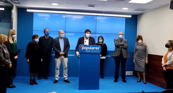 López Miras, en la rueda de prensa con los representantes de los colectivos afectados