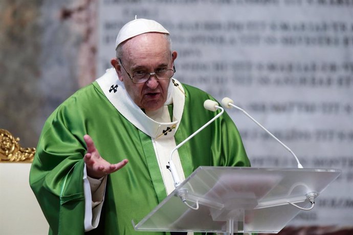 15 November 2020, Vatican, Vatican City: Pope Francis celebrates a holy mass on the occasion of the 4th World Day of the Poor in St. Peter's Basilica. Photo: Evandro Inetti/ZUMA Wire/dpa