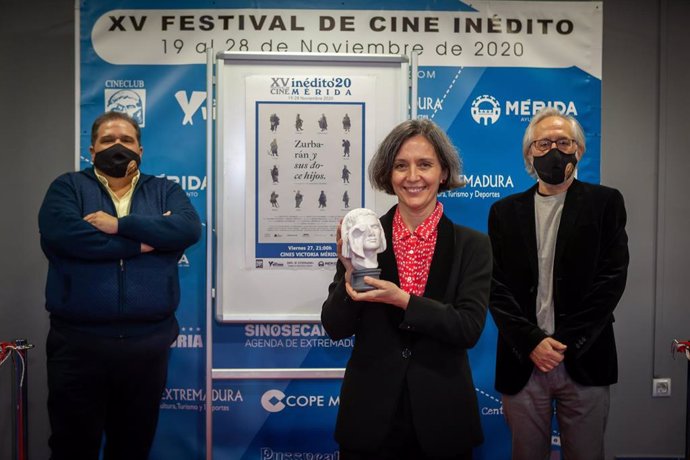 Arantxa Aguirre recoge el Premio Miradas del Festival de Cine Inédito de Mérida