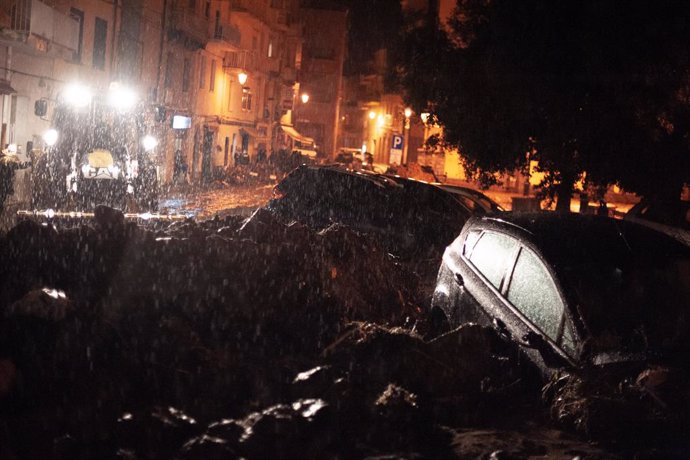 28 November 2020, Italy, Nuoro: Vehicles are seen partially submerged in mud in Nuoro's city centre after the area was flooded with a massive mudslide caused by a Heavy storm on the Italian Mediterranean island of Sardinia. Photo: Alessandro Tocco/LaPre