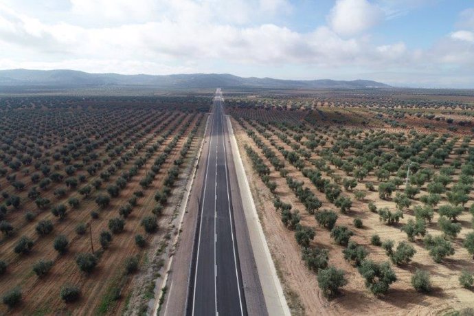 Imagen aérea de una carretera de Extremadura.